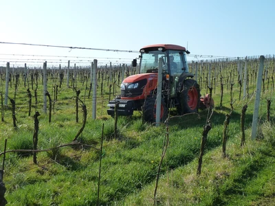 Kubota při práci - zúžená verze