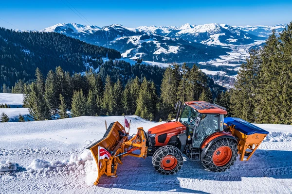 mach&aacute;ček_komun&aacute;ln&iacute; technika